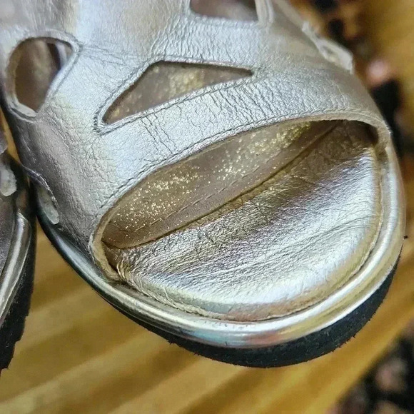 J. RENEE "VALENTEENA" Metallic CUT-OUT VAMP SHOES sz 8M - Picture 16 of 16